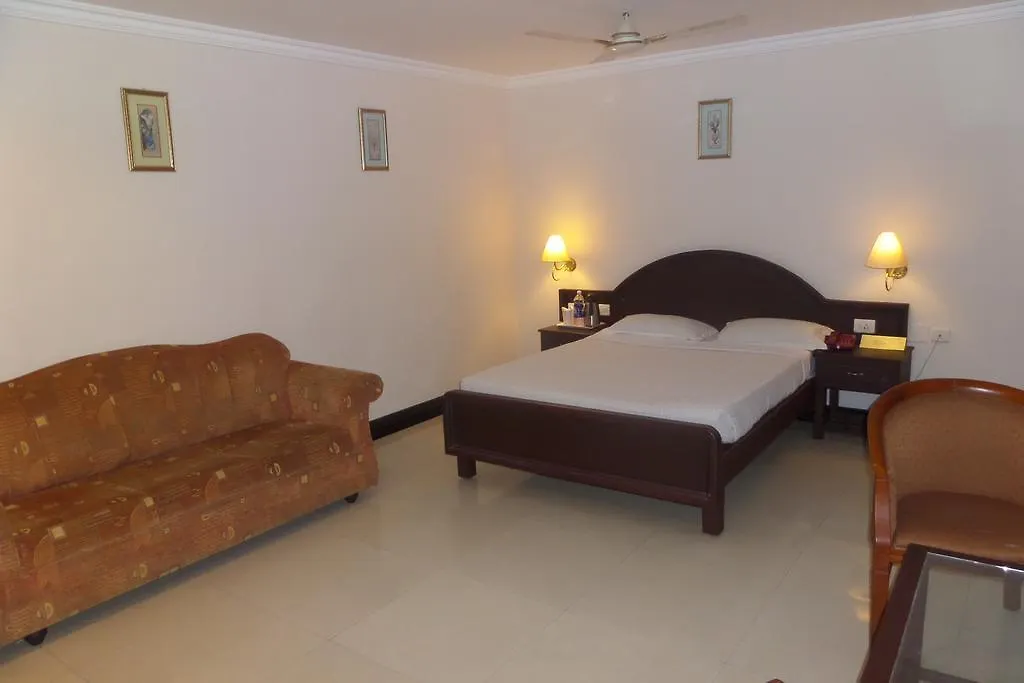 Hotel Elegance Kaladi