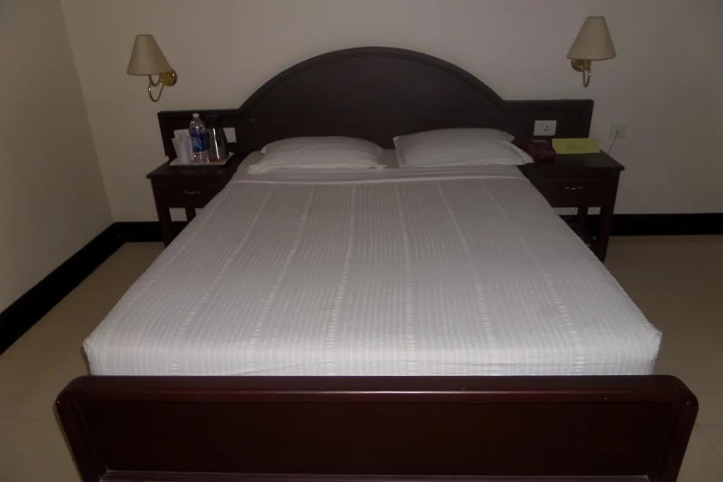 Hotel Elegance Kaladi