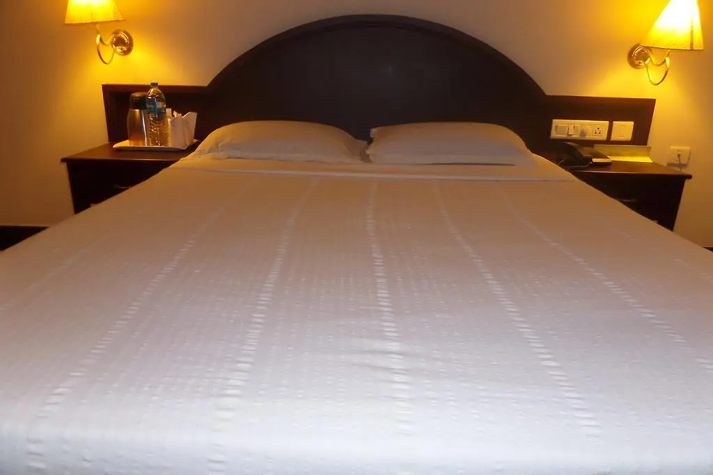 Hotel Elegance Kaladi